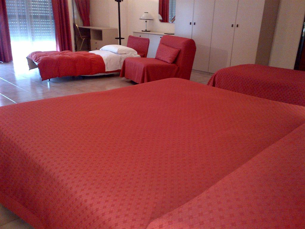 Familienzimmer (2 Erwachsene + 1 Kind)